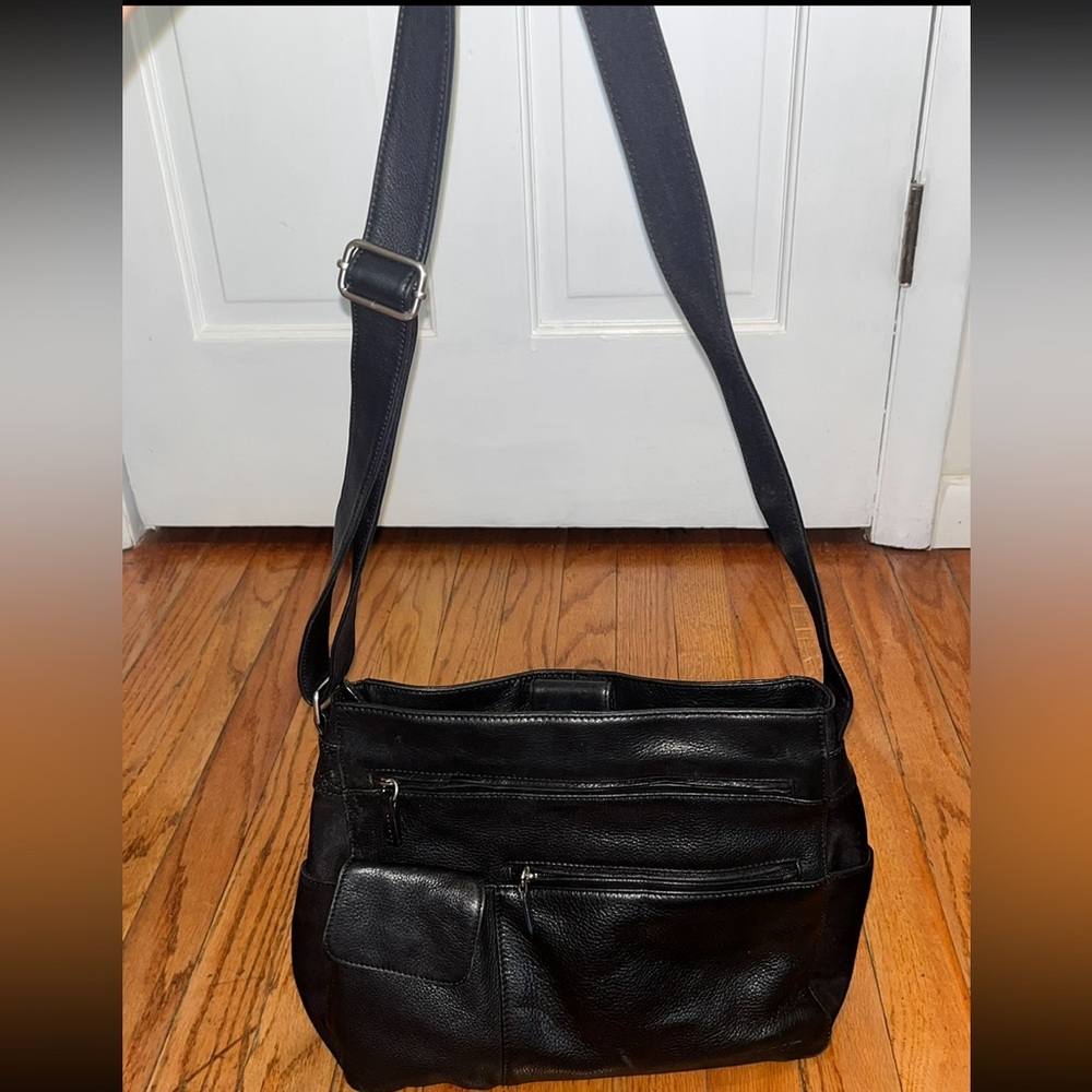 Fossil Brand: Women’s Genuine Pebbled Leather Shoulder Bag / Purse